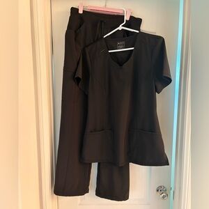 Cherokee Infinity Scrubs Set - Black - Size M - Brand New
